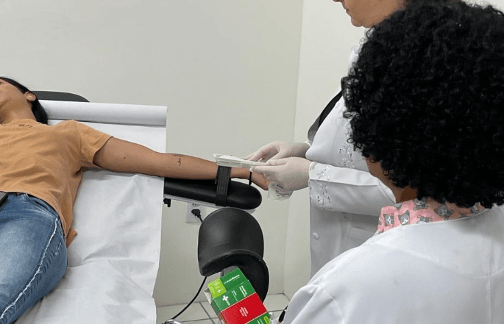 Blumenau chega a 500 implantes contraceptivos pelo SUS e amplia o planejamento familiar.