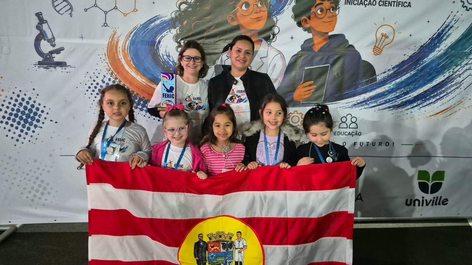 Blumenau Brilha em Feira Nacional: Escolas Municipais Conquistam Oito Prêmios em Iniciação Científica