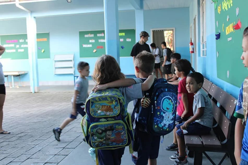 PROJETO CRIA POLÍTICA VOLTADA À PREVENÇÃO DE CONFLITOS E COMBATE À VIOLÊNCIA NAS ESCOLAS DE BLUMENAU.