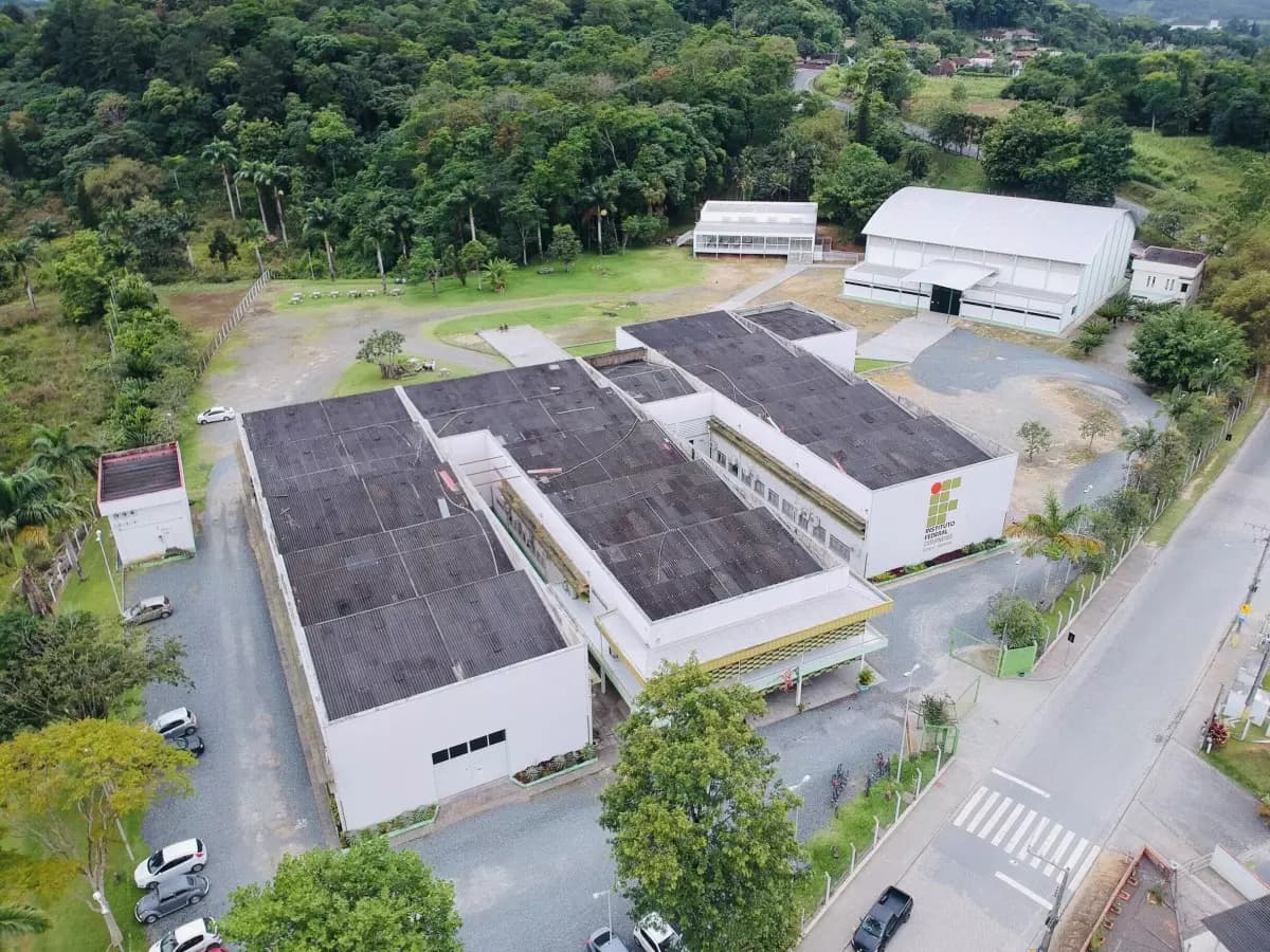 IFC Blumenau busca Professor de Educação Física com salário de até R$ 5 mil; inscrições abertas