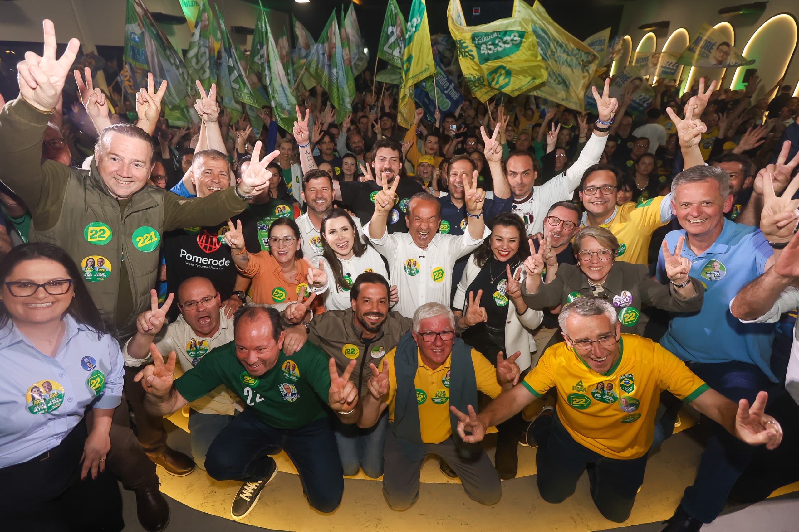 Jorginho Mello mobiliza mais de 2 mil pessoas e 20 prefeitos em ato político em Blumenau