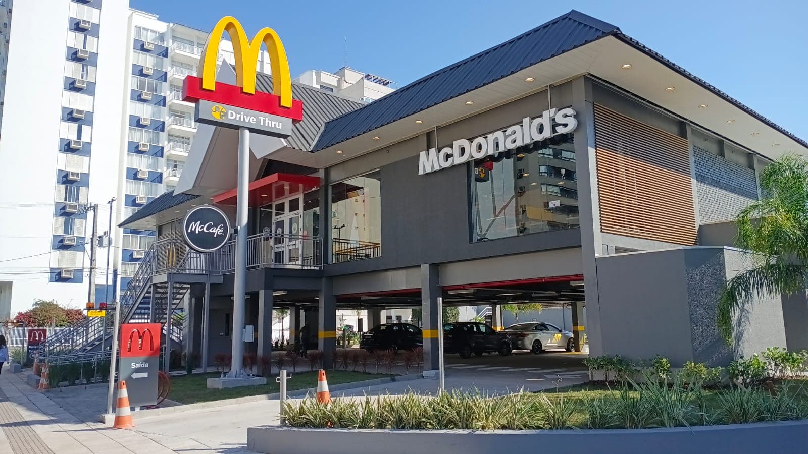 McDonald’s inaugura 5ª unidade em Blumenau com operação de McCafé