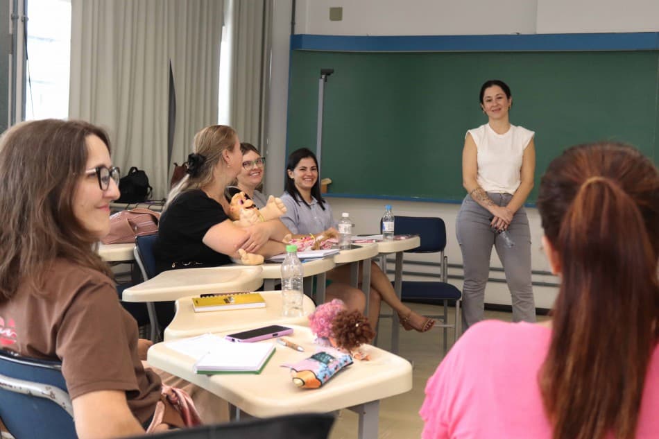 Formação em Blumenau reúne 300 professores para fortalecer alfabetização infantil