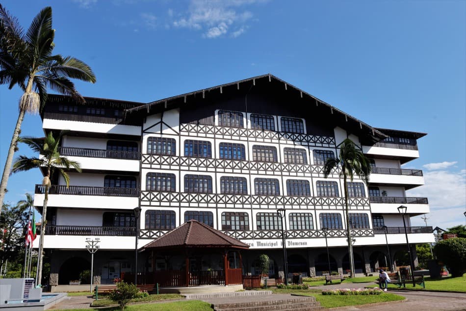 Assembleia impacta saúde e educação em Blumenau e dezenas de unidades serão afetadas