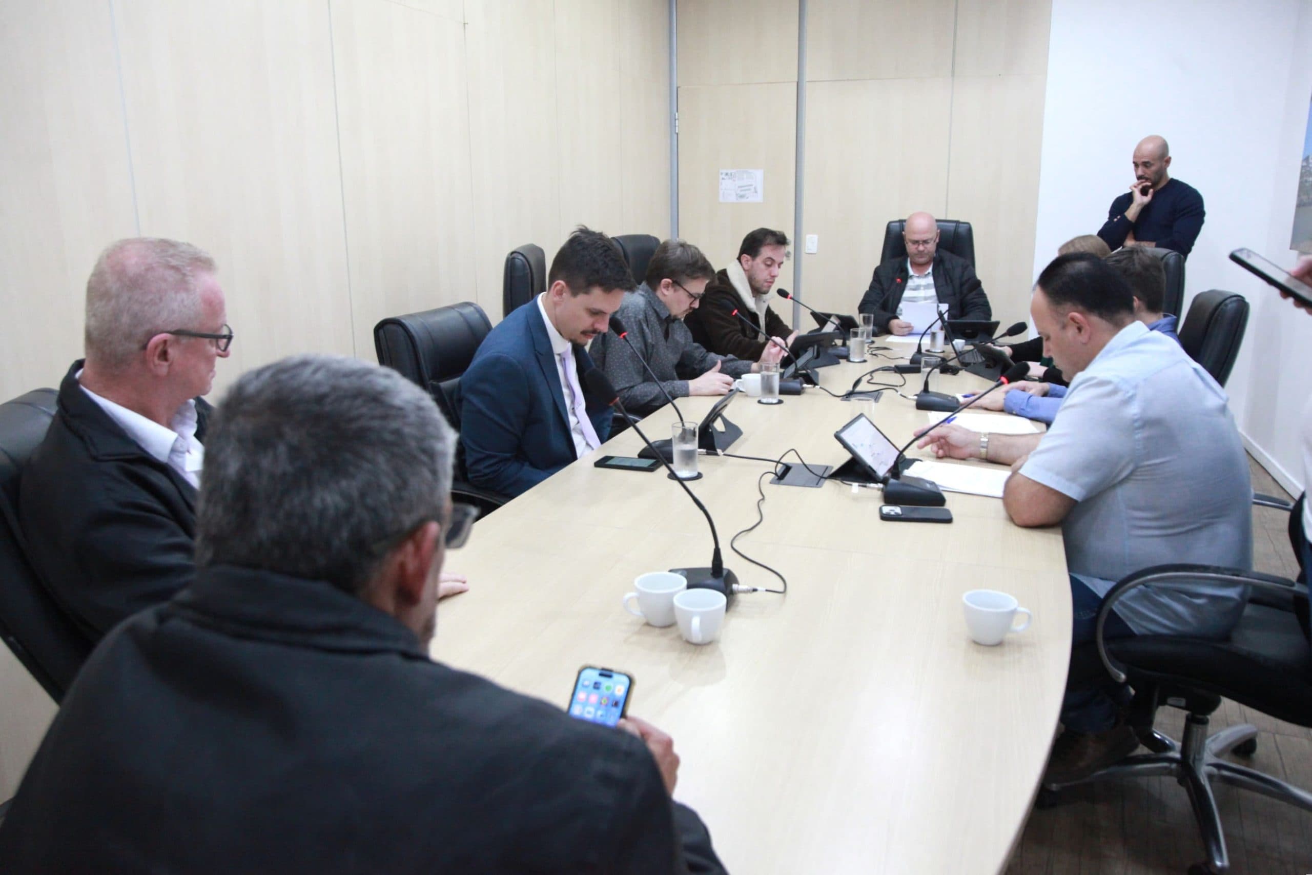 Comissões da Câmara de Blumenau Avançam em 27 Projetos de Lei e Pareceres Financeiros