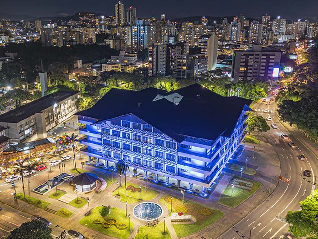 Blumenau lança dois processos seletivos para profissionais da educação