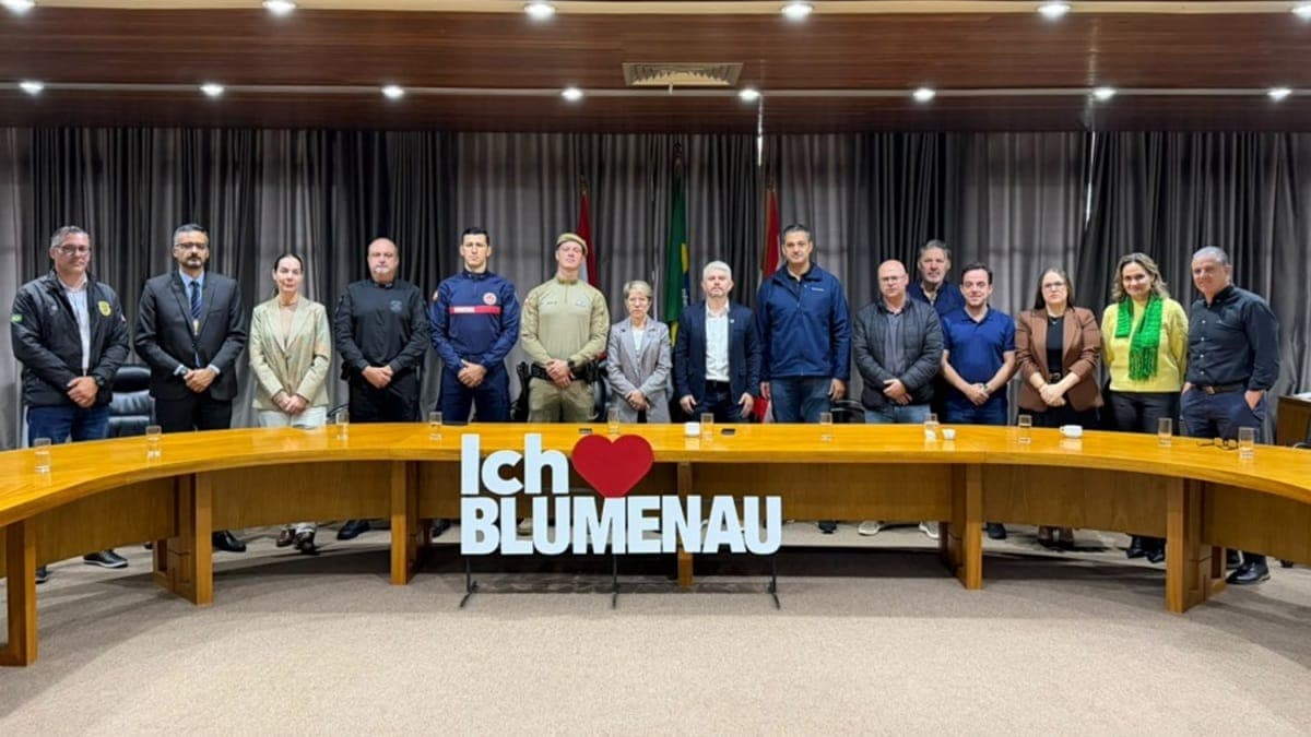 Blumenau Cria Secretaria de Segurança Pública em Resposta a Polêmica nas Escolas