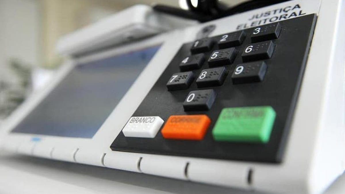Blumenau: Crescimento Populacional Supera Aumento de Eleitores e Liga Alerta em Partidos