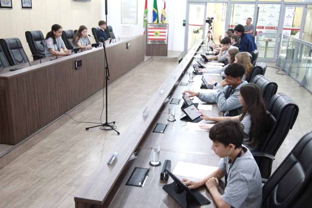Câmara Mirim de Blumenau leva à tribuna pedidos por lazer público e melhorias nas escolas