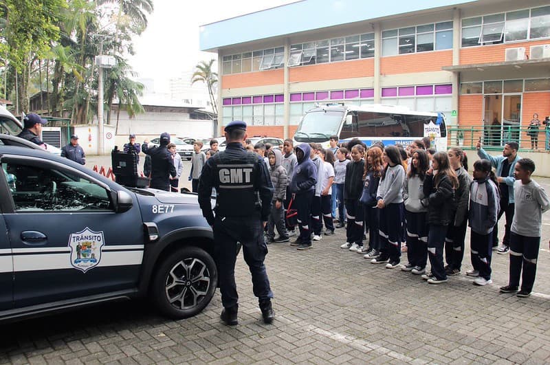 Blumenau forma mais de 60 agentes mirins de trânsito em iniciativa pioneira