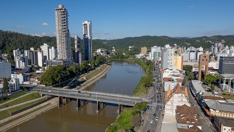 Blumenau Supera Expectativas e Cria Mais de 3 Mil Vagas de Emprego em Seis Meses