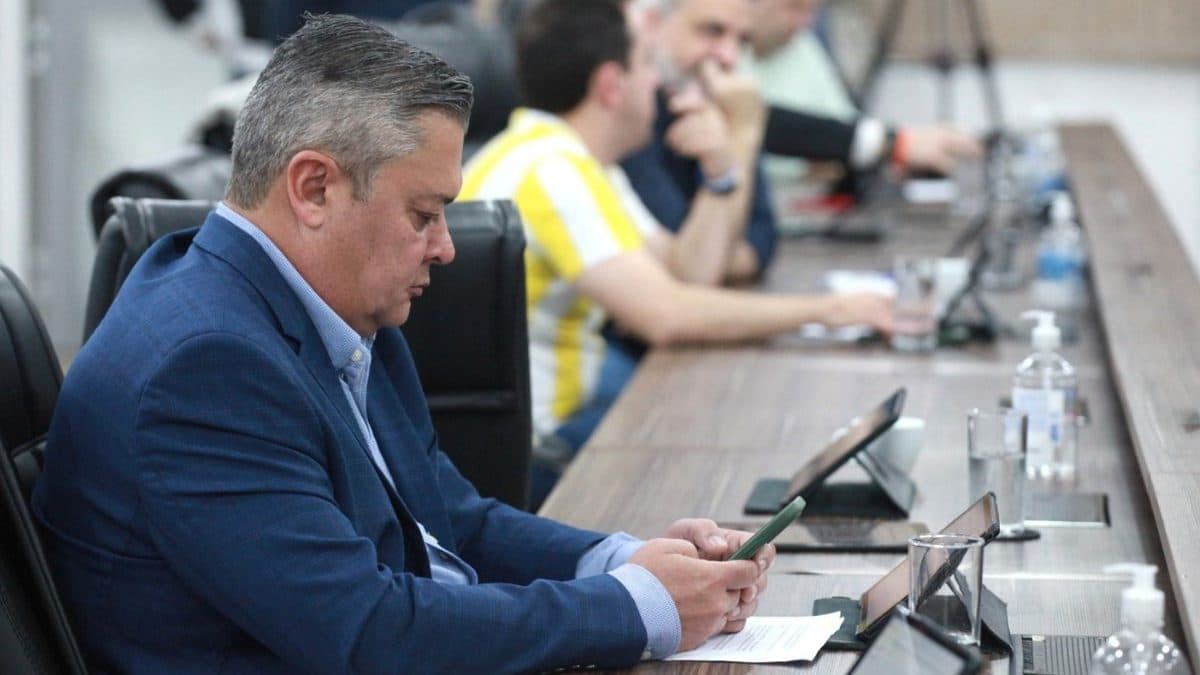 Almir Vieira recebeu mais de R$ 120 mil sem trabalhar em Blumenau