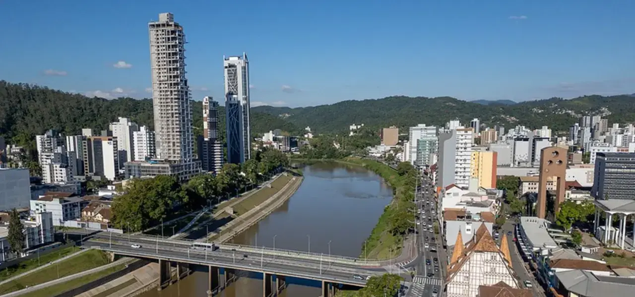 Blumenau Cria Mais de 3 Mil Vagas de Emprego no Primeiro Semestre