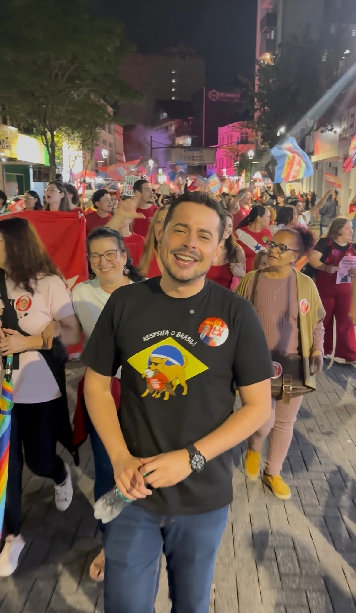 Milhares em Blumenau Defendem Democracia e Apoiam Reeleição de Lula