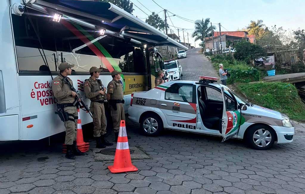 Polícia Militar Desmente "Barricadas" e "Áreas de Exclusão" em Vídeo Político em Blumenau