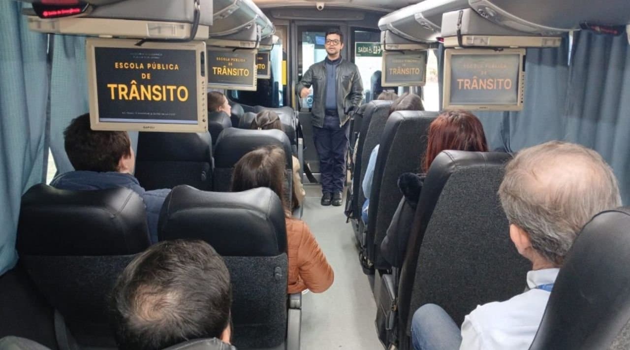 Blumenau: Escola Pública de Trânsito oferece palestras gratuitas para promover segurança nas ruas