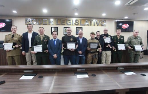 Sessão solene entrega Comenda Duque de Caxias a personalidades da segurança pública em Blumenau - Câmara Municipal de Blumenau