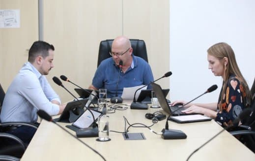 Comissões de Educação, Transportes e Turismo aprovam pareceres para dois projetos - Câmara Municipal de Blumenau