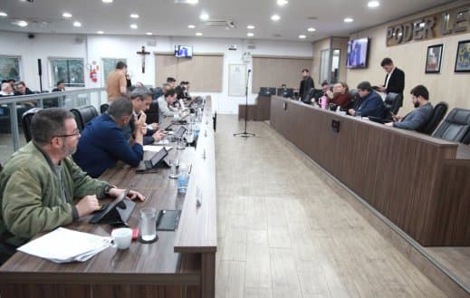 Câmara de Blumenau aprova política para prevenir problemas posturais causados pelo transporte de materiais escolares - Câmara Municipal de Blumenau