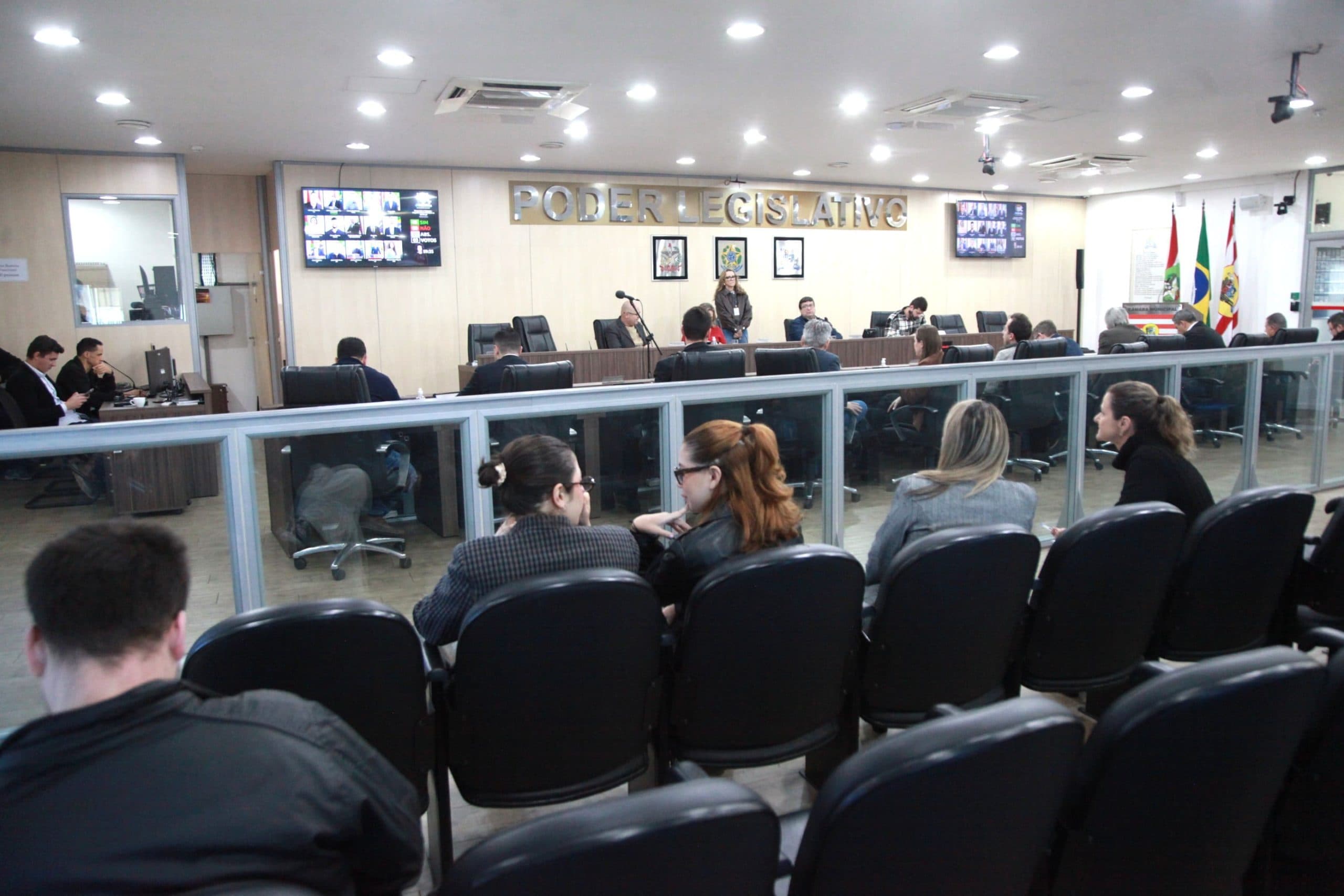 Câmara de Blumenau aprova projeto para reforçar controle de acesso em escolas e CEIs municipais