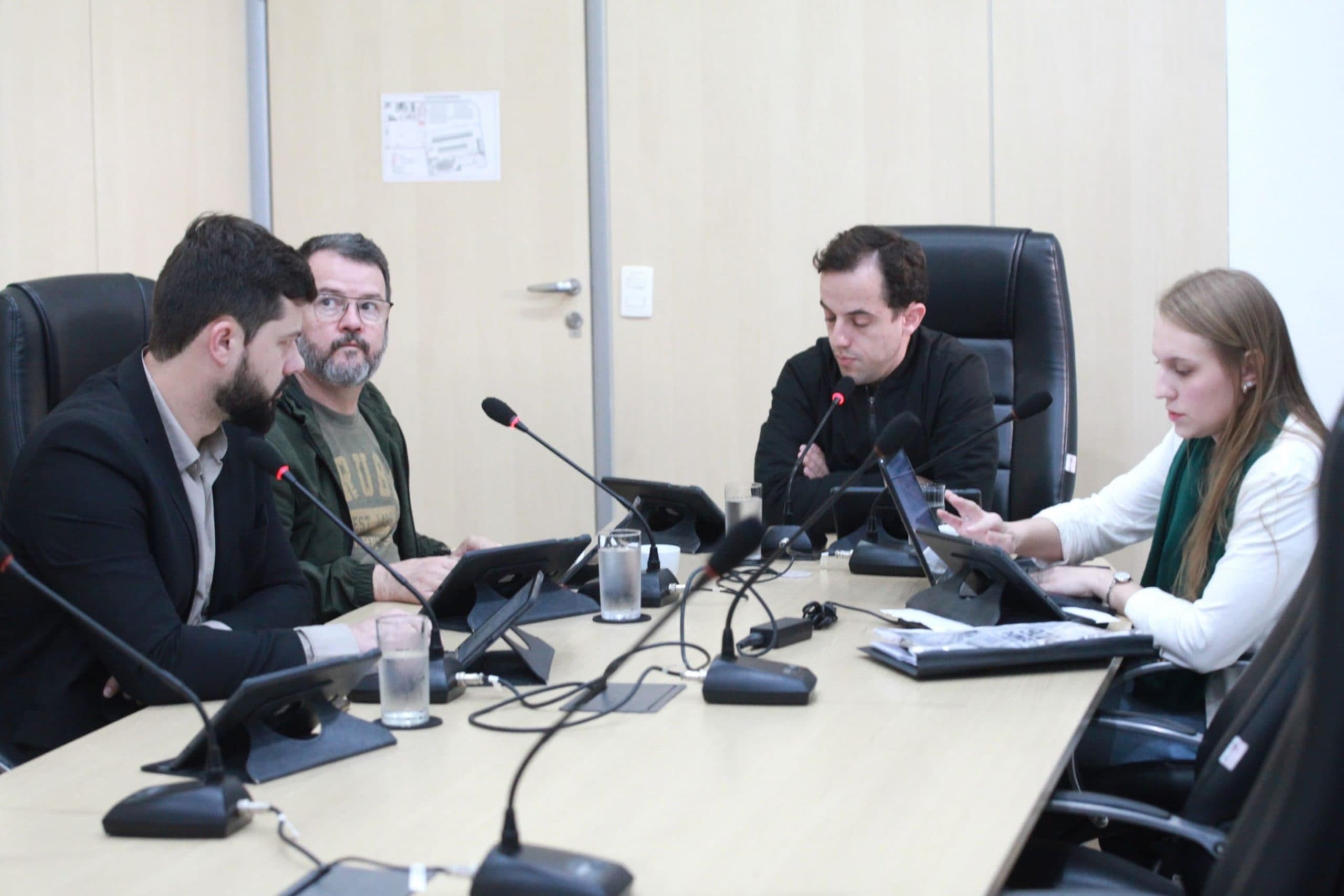 Projeto que amplia transporte escolar avança nas comissões da Câmara de Blumenau