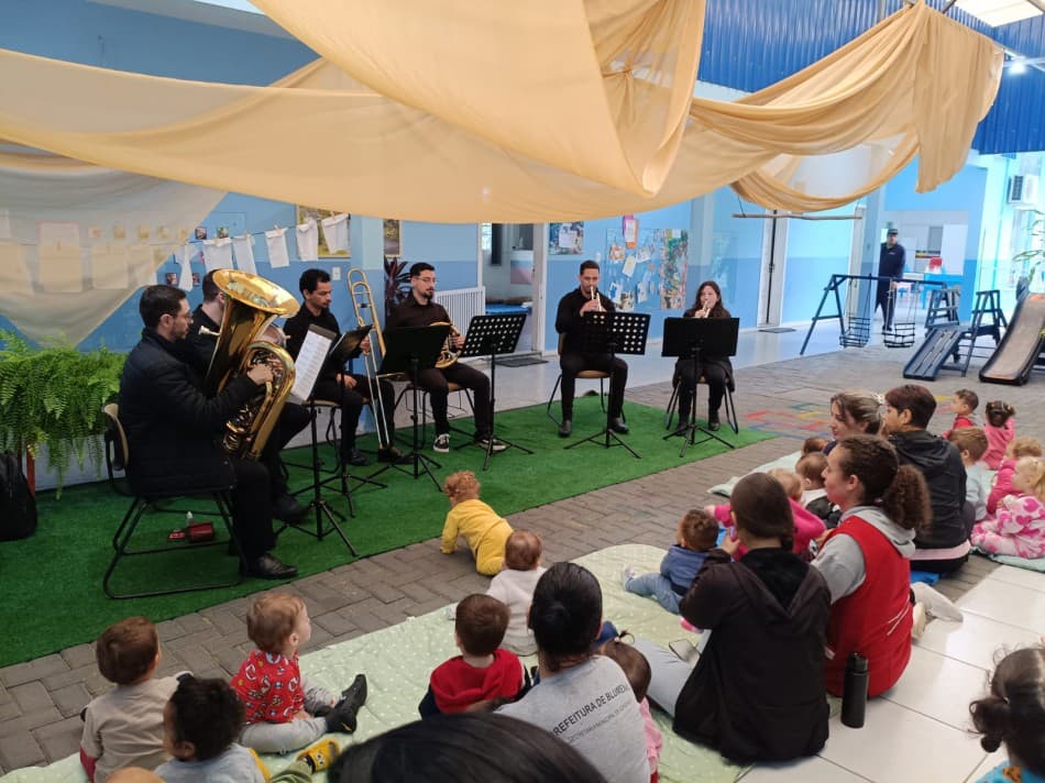 Concertos Didáticos levam música a mais de 5 mil estudantes da rede municipal de Blumenau