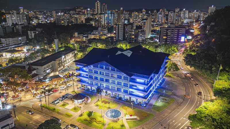 Blumenau abre processos seletivos para contratar profissionais da educação em 2027