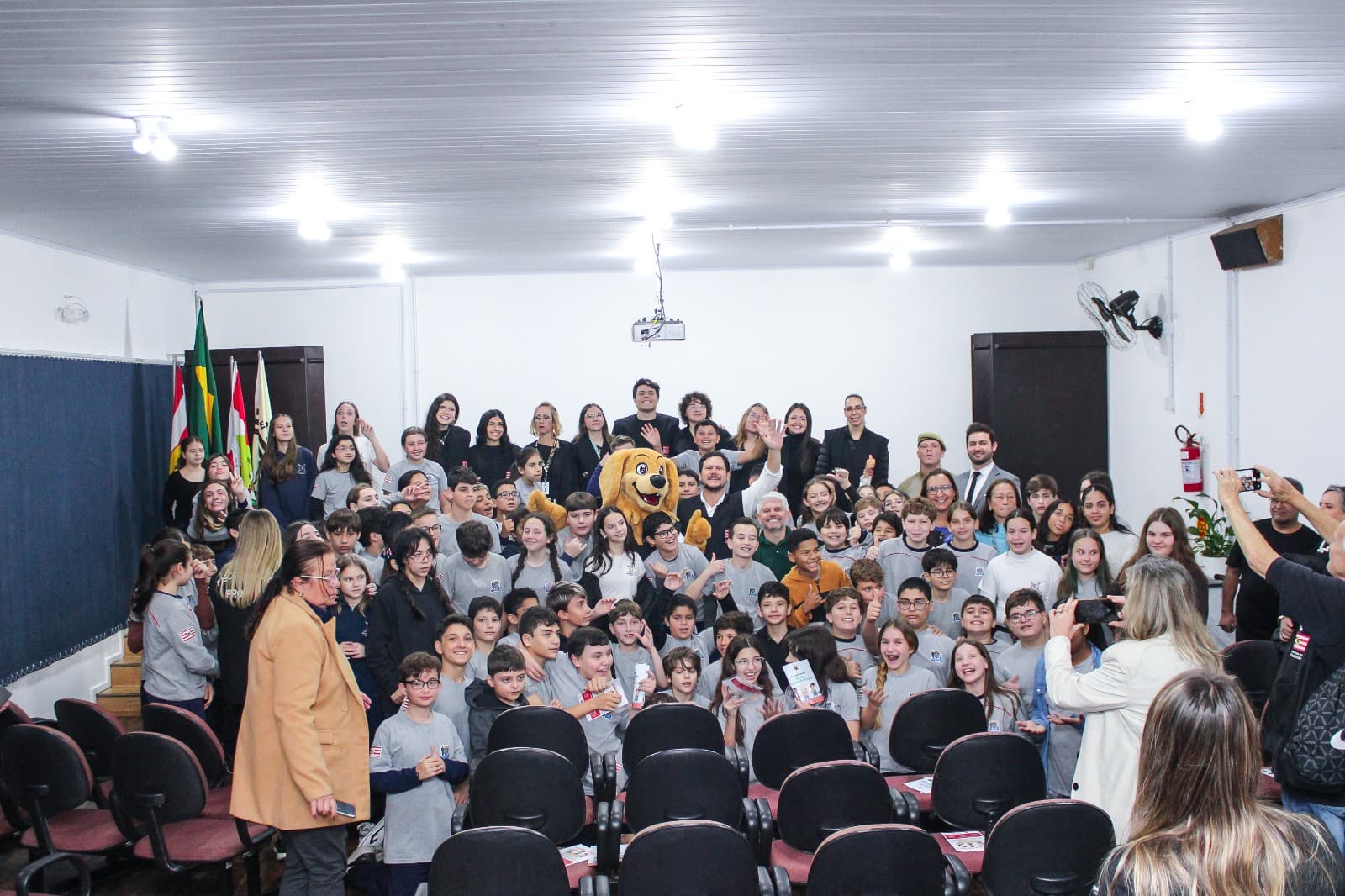 Procon nas Escolas leva educação financeira e direitos do consumidor para alunos de Blumenau