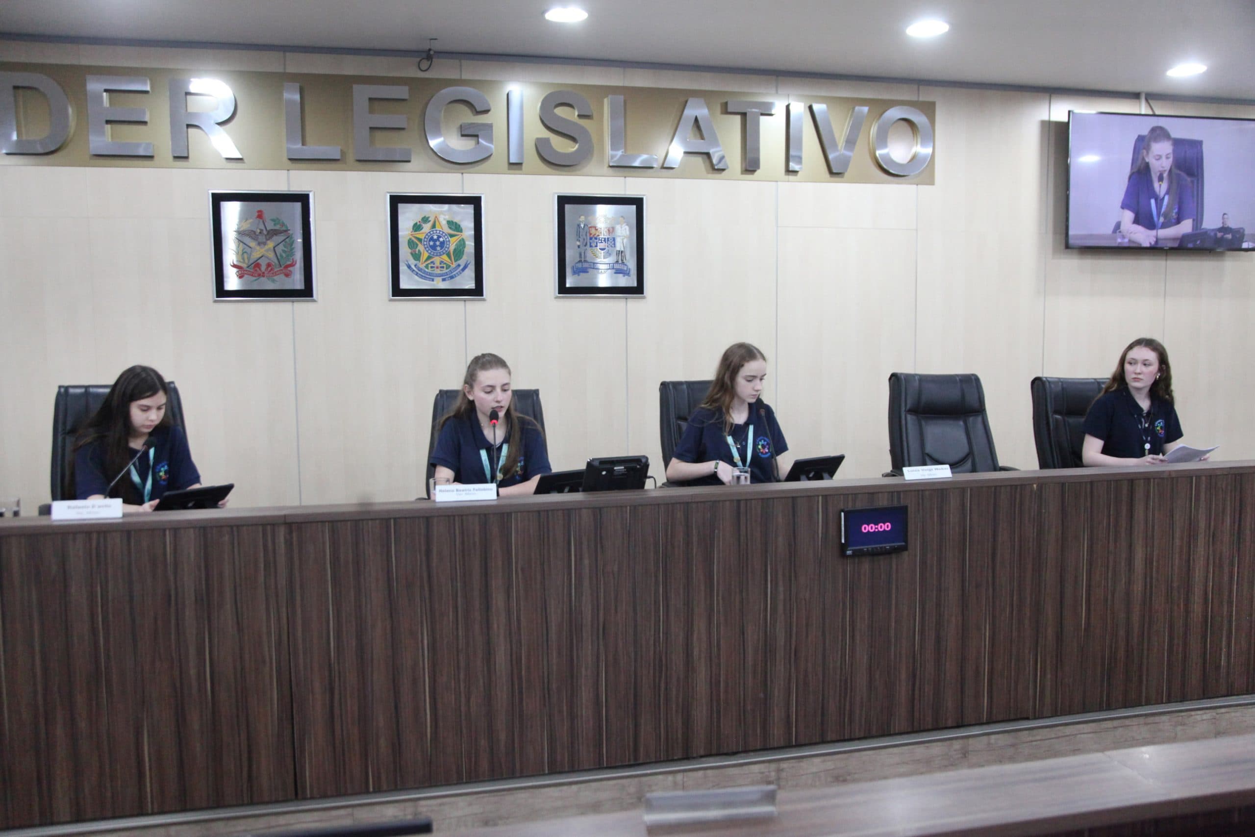 Câmara Mirim Blumenau aprova 5 requerimentos e debate segurança, mobilidade e temas sociais