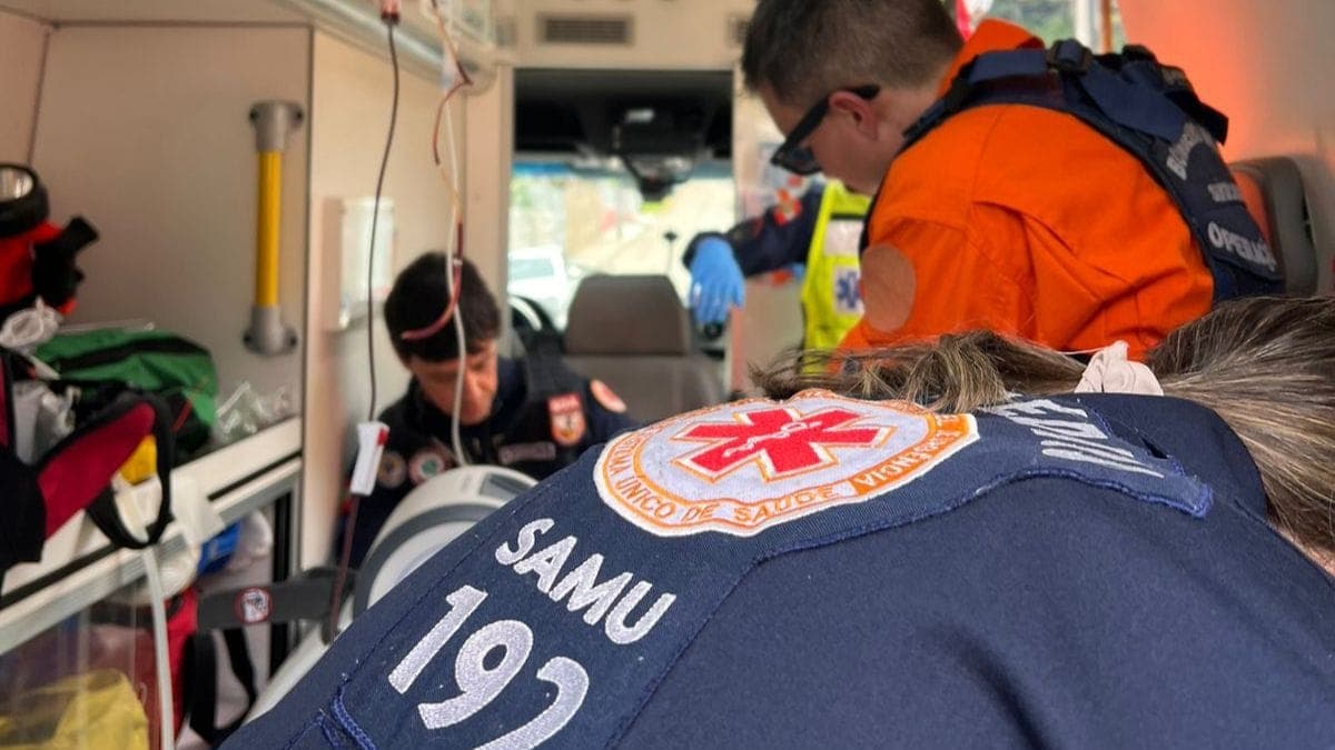 Morre idosa atropelada por caminhão do lixo ao sair de posto de saúde em Blumenau