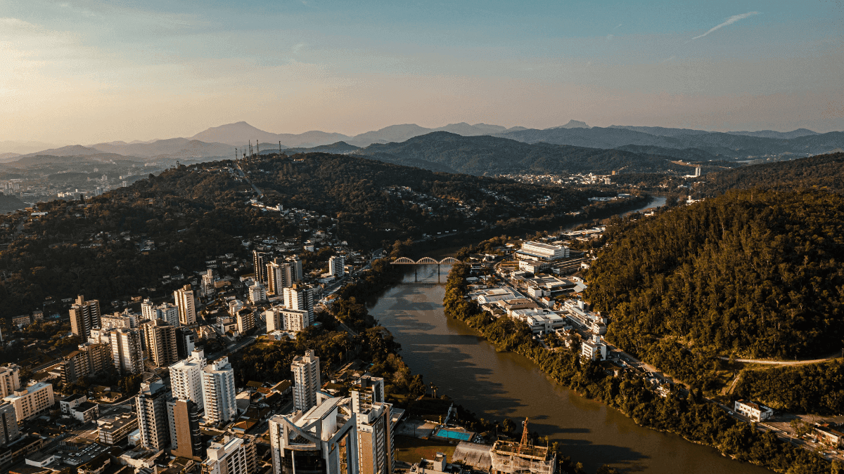 Blumenau Celebra 176 Anos com Recorde de Novos Negócios e Liderança em Segurança