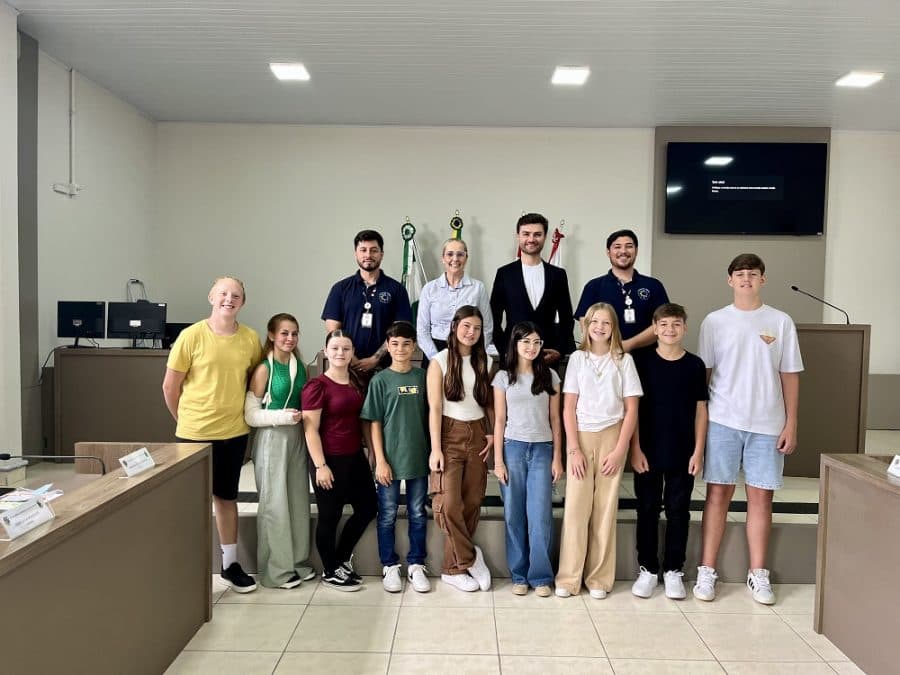 Câmara de Blumenau compartilha experiência para fortalecer programa Vereador Mirim em São Martinho