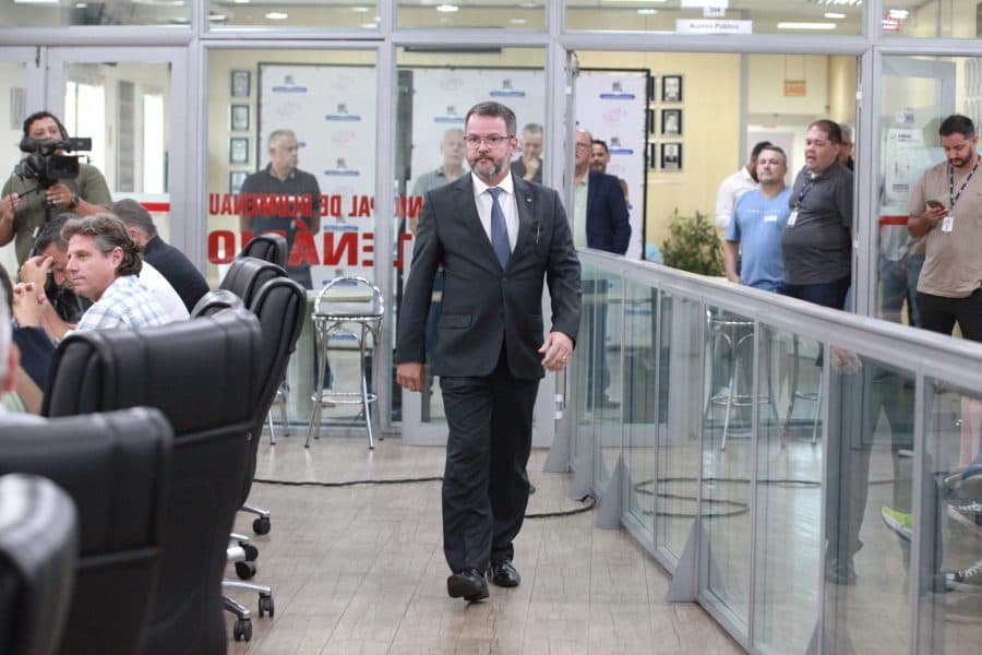 Rodrigo Marchetti toma posse como vereador em Blumenau e já participa de votações na Câmara