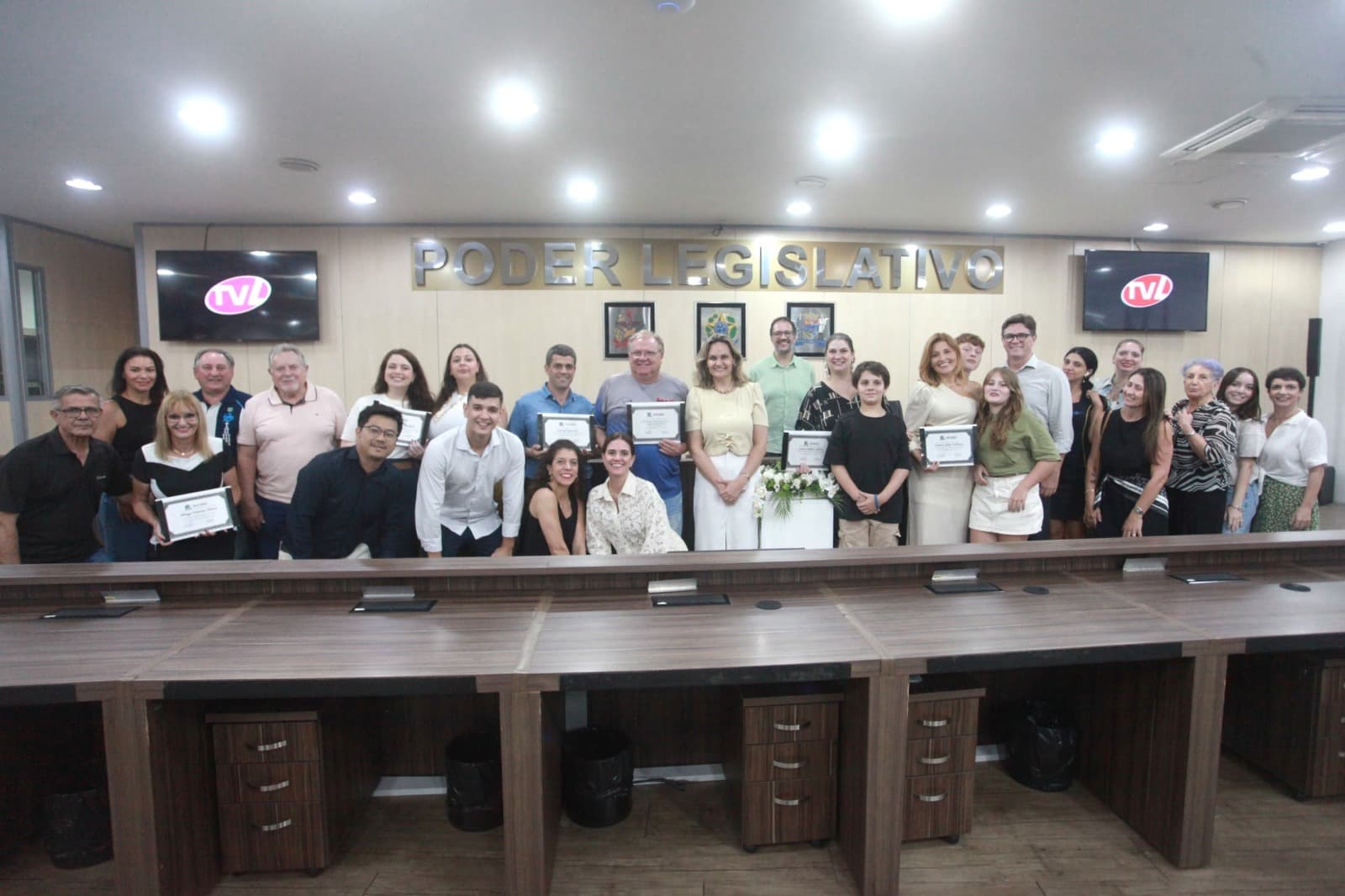 Câmara de Blumenau homenageia destaques da comunidade em sessão solene