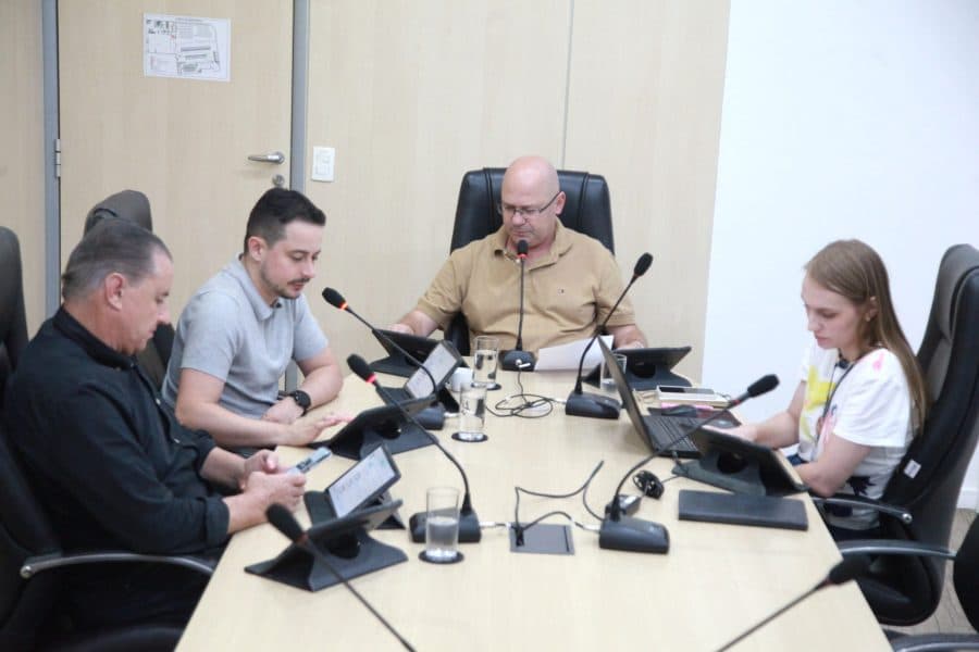 Câmara de Blumenau aprova projetos que transformam educação, transporte e proteção animal