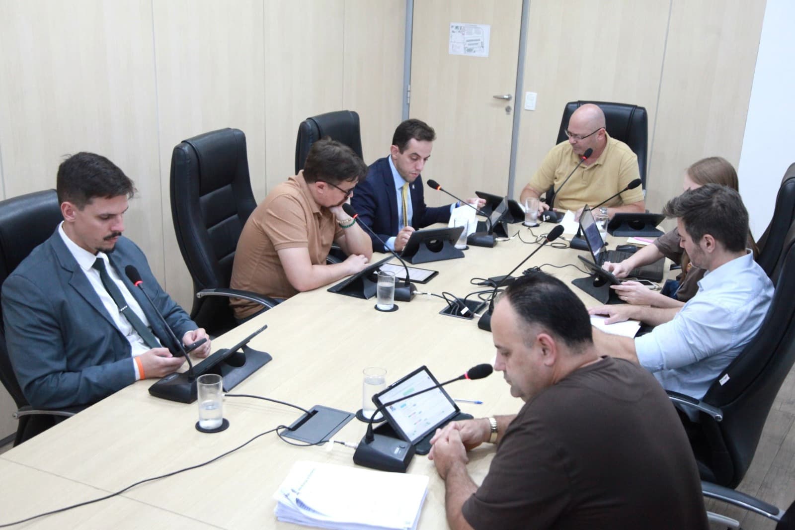 CCJ aprova pacote de projetos e Câmara de Blumenau avança com propostas sobre transporte, educação e servidores