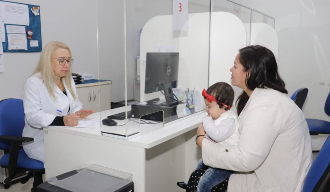 Saúde Infantil em Blumenau: Mais de 20 mil crianças na fila de espera geram debate na Câmara