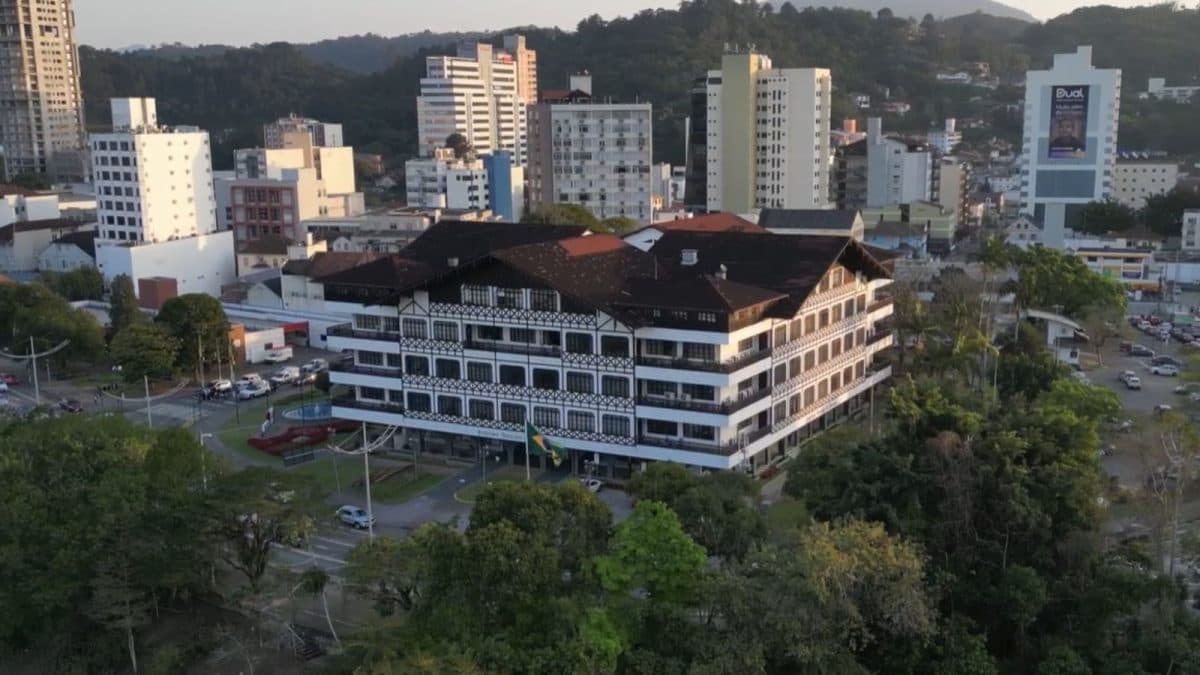 Alto escalão deve passar por mudanças com ‘dança das cadeiras’ em Blumenau
