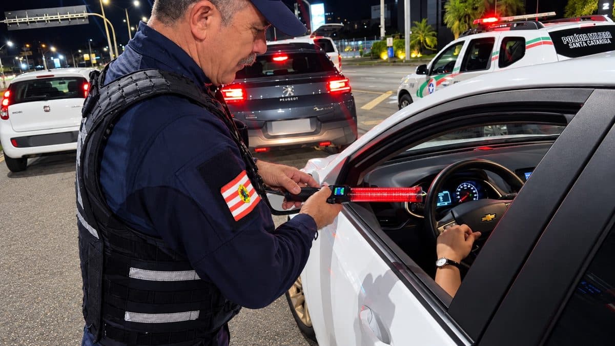 Blitz da Lei Seca atravessa a madrugada em Blumenau, aborda 475 motoristas e revela dado curioso