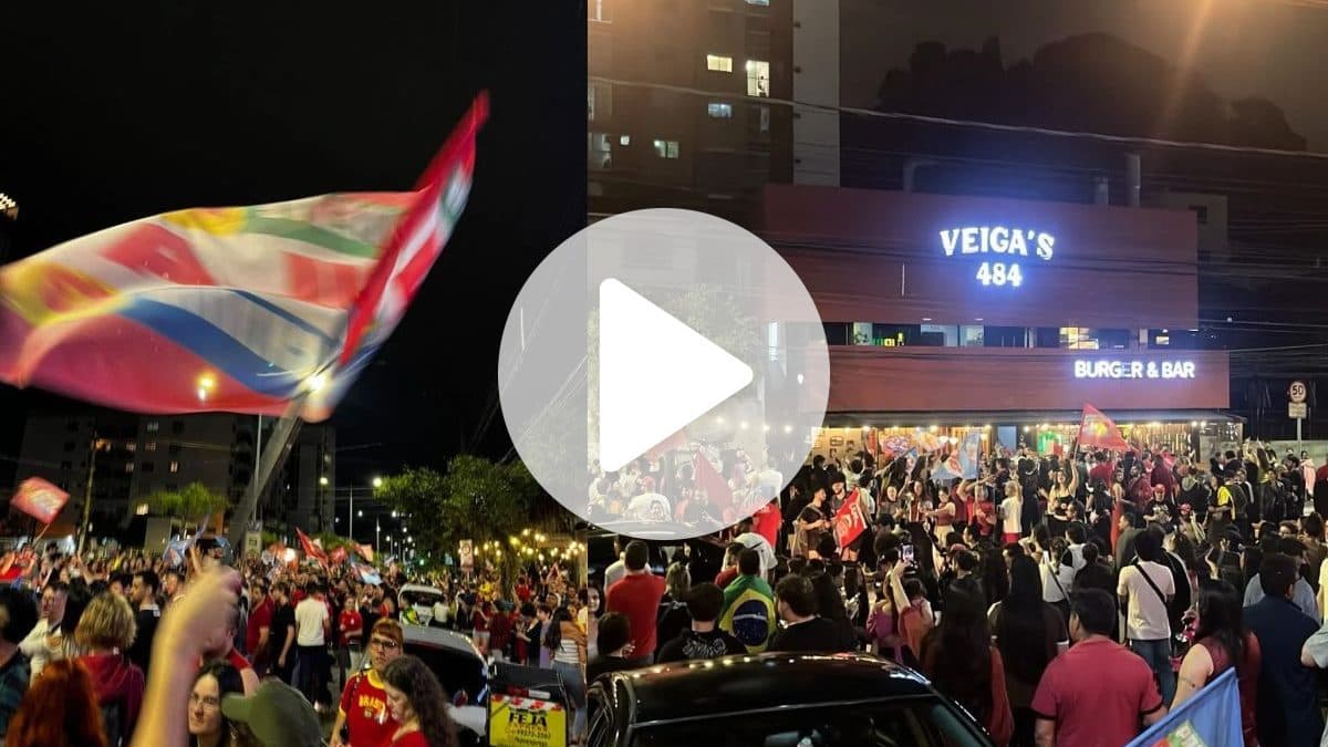 VÍDEO: Apoiadores fecham ruas de Blumenau para comemorar reeleição de Lula nas Eleições 2026