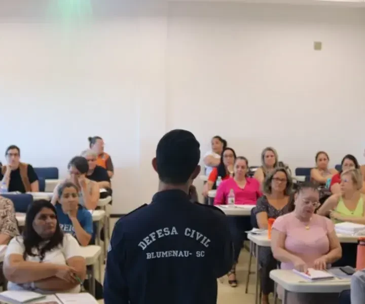 Profissionais da Educação iniciam capacitação para segurança nas escolas em Blumenau - Visor Notícias