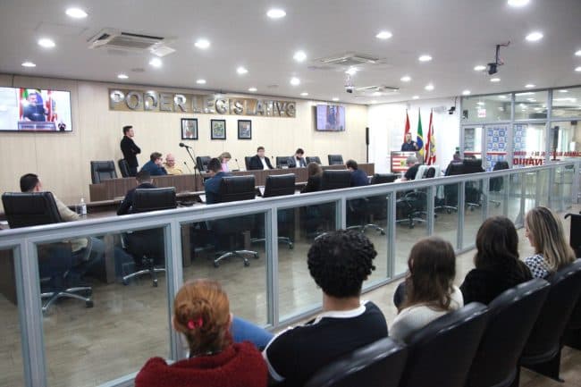 Blumenau: Câmara aprova apoio a protetores de animais e Chope em Metro vira patrimônio cultural